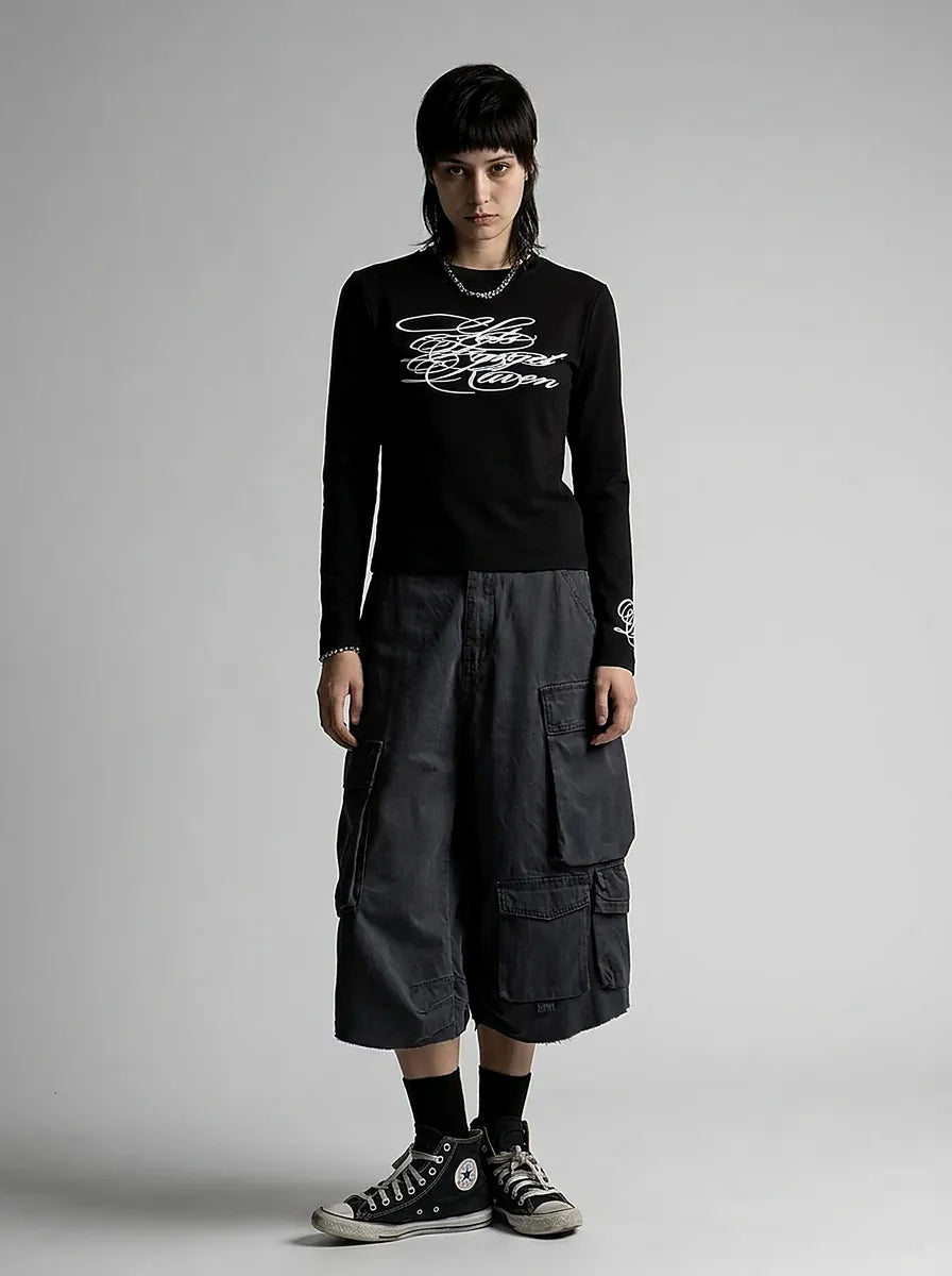 "Never Forget" Script Print Long Sleeve Tee in Black