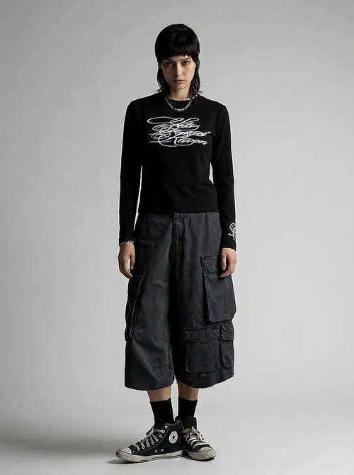 "Never Forget" Script Print Long Sleeve Tee in Black